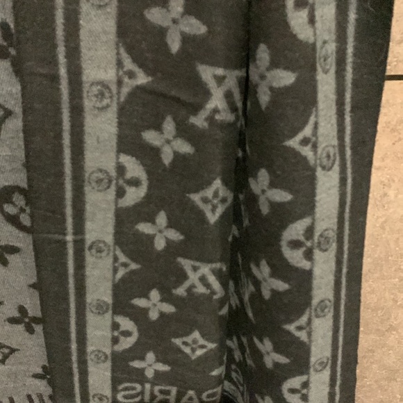 LV Double-sided stole - Picture 2 of 5